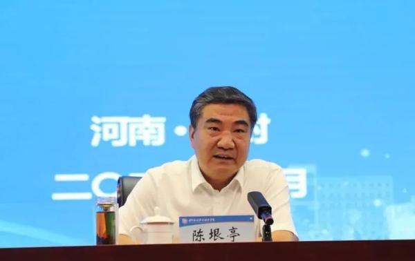 省教育廳黨組成員、副廳長(zhǎng)陳?ài)笸こ鱿瘯?huì)議并講話.jpg